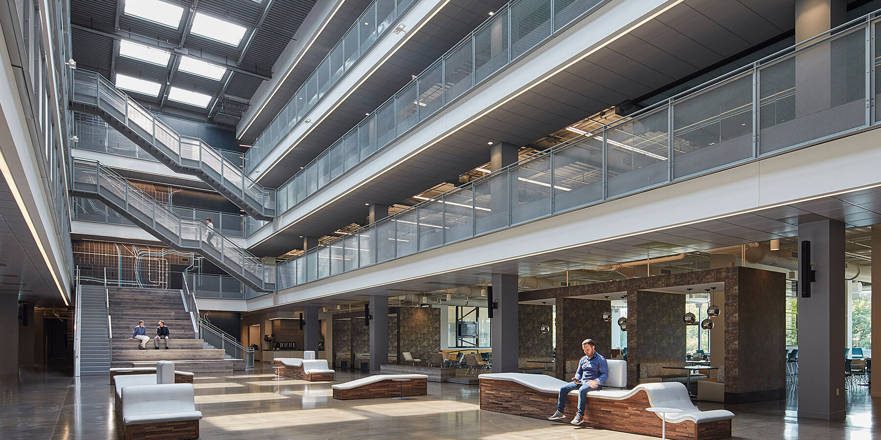 星空娱乐官方室建设和装修 - 1515 W Webster 室内楼梯和座位