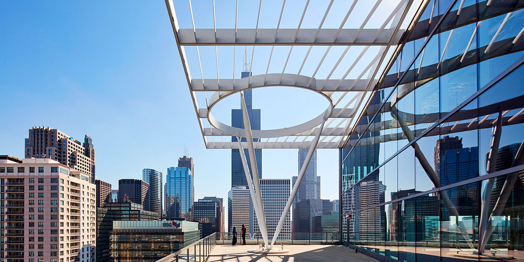 芝加哥 LEED 认证星空官网入口建筑 - 625 W Adams 外部露台角度视图