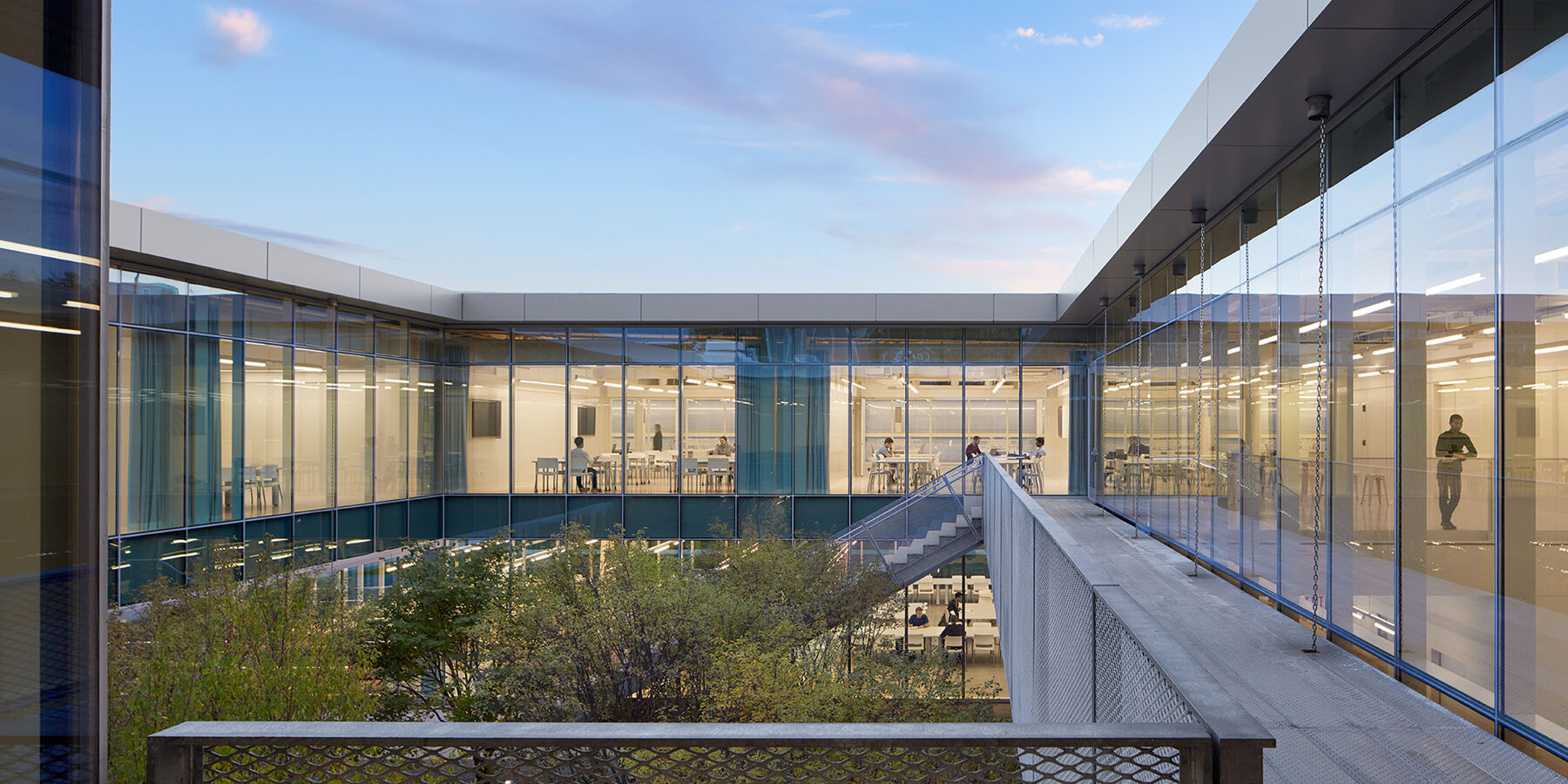 教育建设-IIT Ed Kaplan 学院外庭院