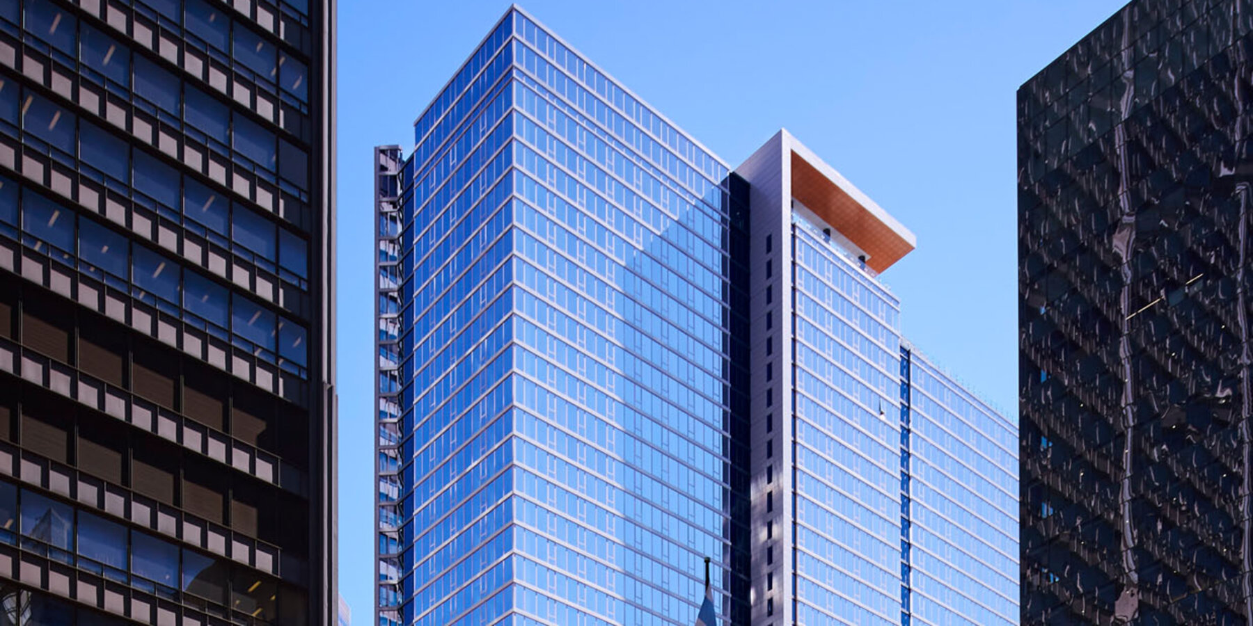 公寓大楼施工 - 37 号街区的大帐篷建筑外部全景