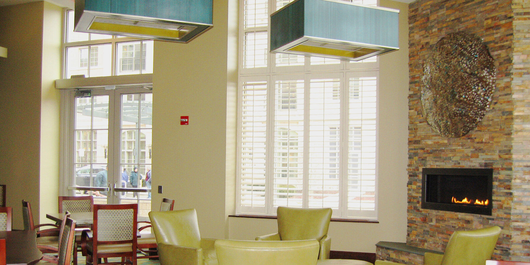 退休社区建设星空娱乐 - 带壁炉的星空娱乐休闲座椅