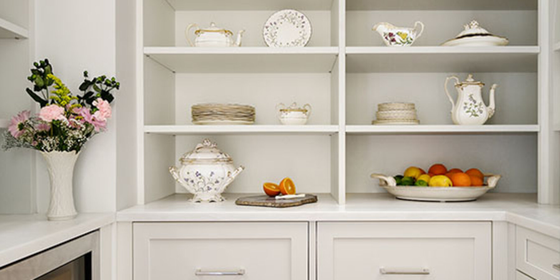 xk星空豪华住宅建筑商 - 250 E Pearson 厨房内置储物空间