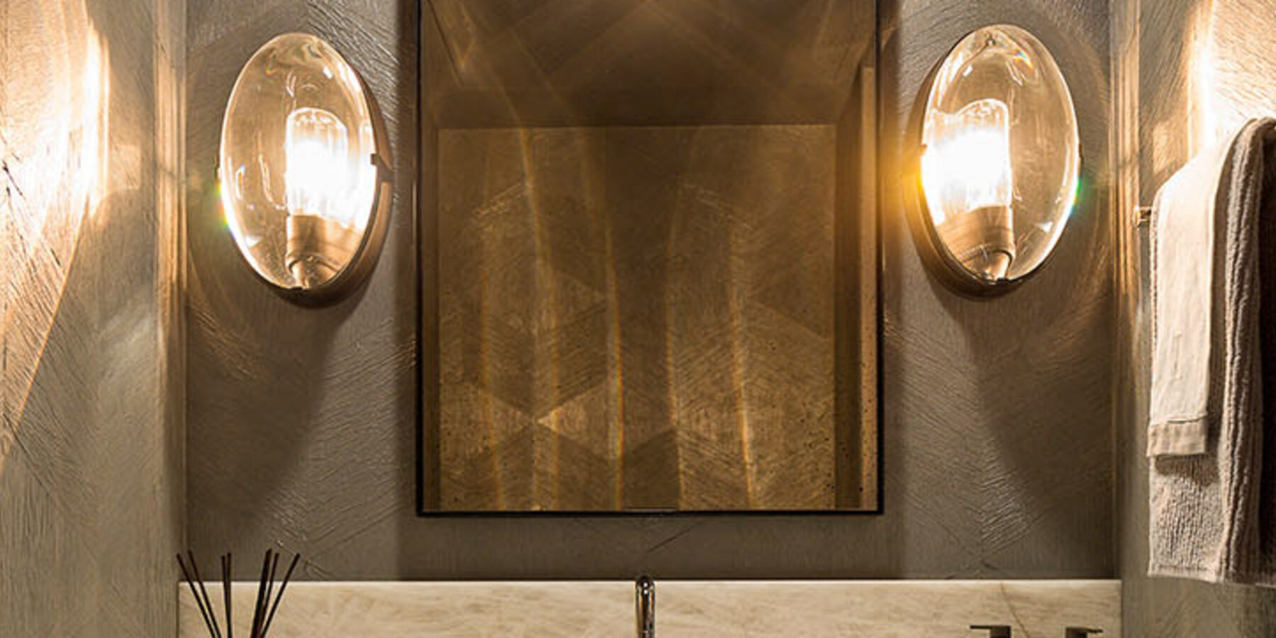 星空娱乐豪华住宅建筑商 - 华丽一英里浴室梳妆台