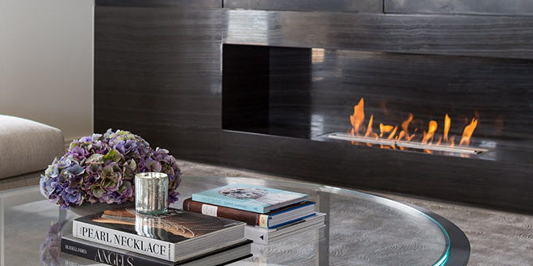 星空娱乐豪华住宅建筑商 - 华丽一英里带壁炉的客厅