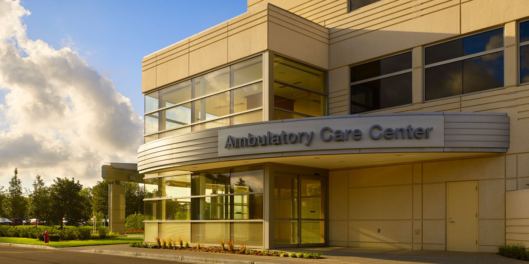 芝加哥医院建筑公司 - 北岸斯科基外部入口