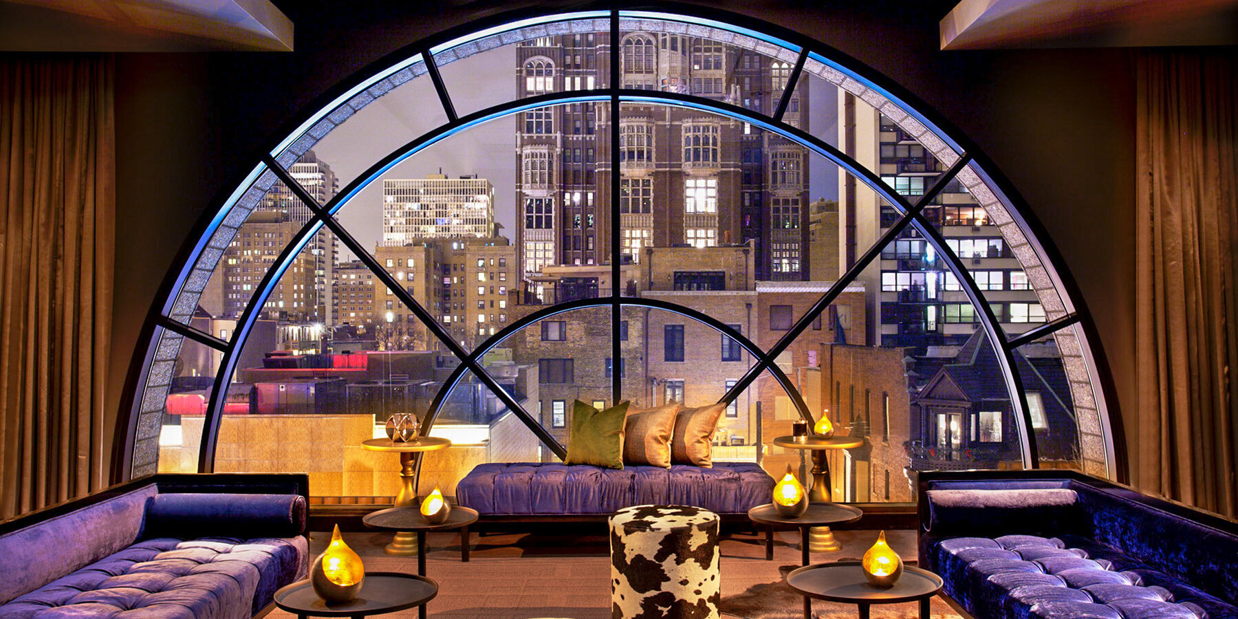 豪华星空综合体育官网建设|芝加哥汤普森星空综合体育官网 Froines 会议室设有半月窗