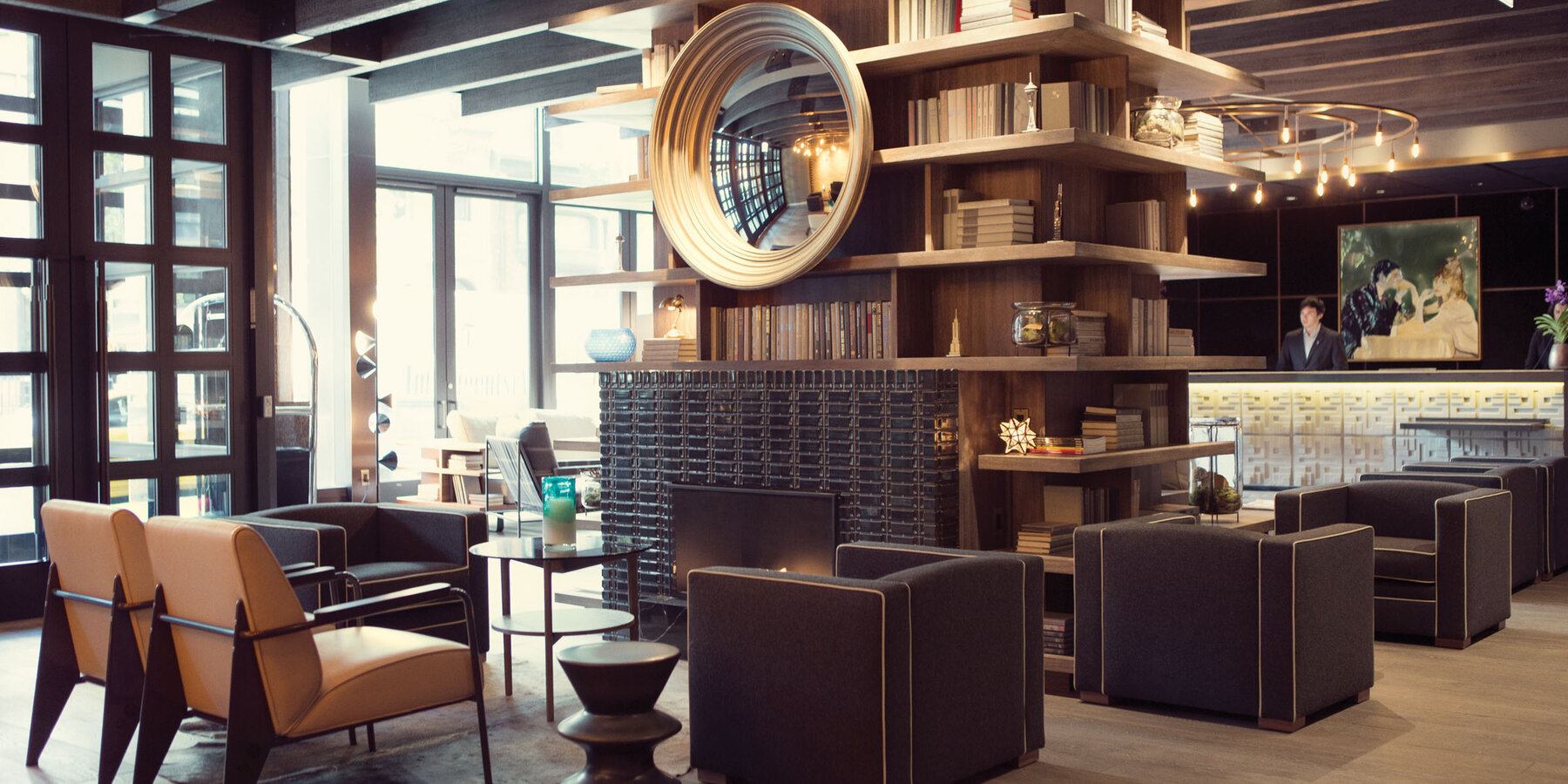 豪华星空综合体育官网建设|芝加哥汤普森星空综合体育官网大堂和接待处设有休息区