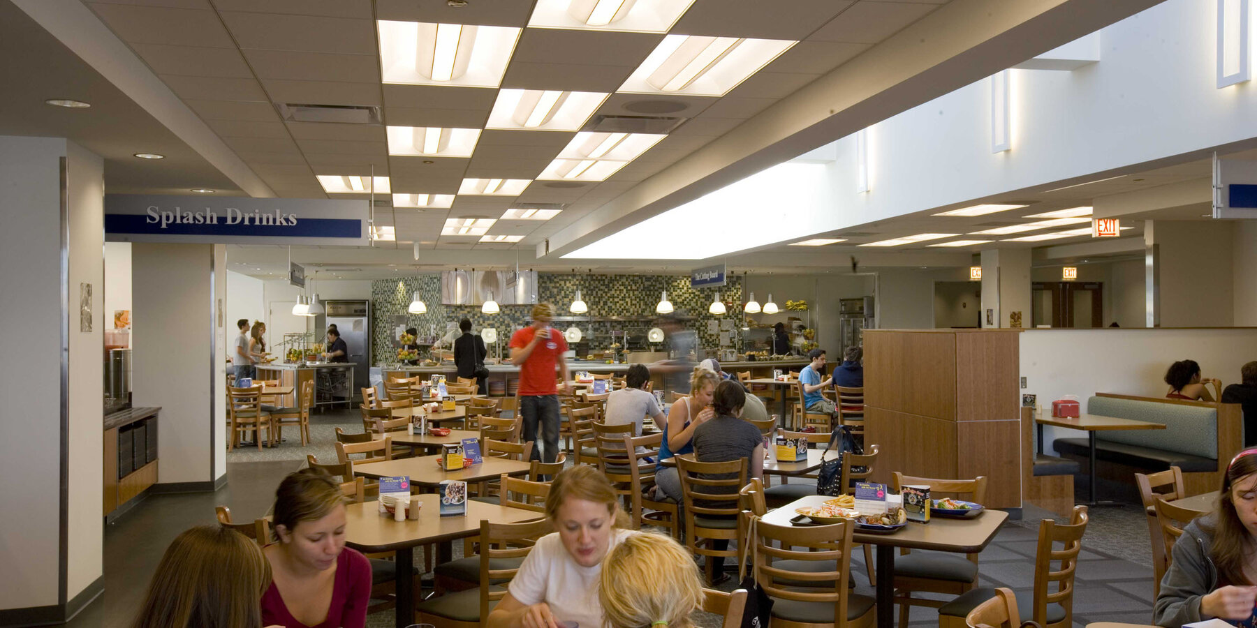 星空官方校园建设 UIC 学生宿舍 Stukel Towers 餐厅座位