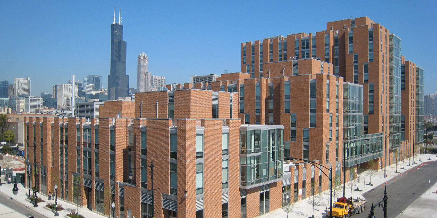 星空官方校园建设 UIC 学生公寓 Stukel Towers 外角景观