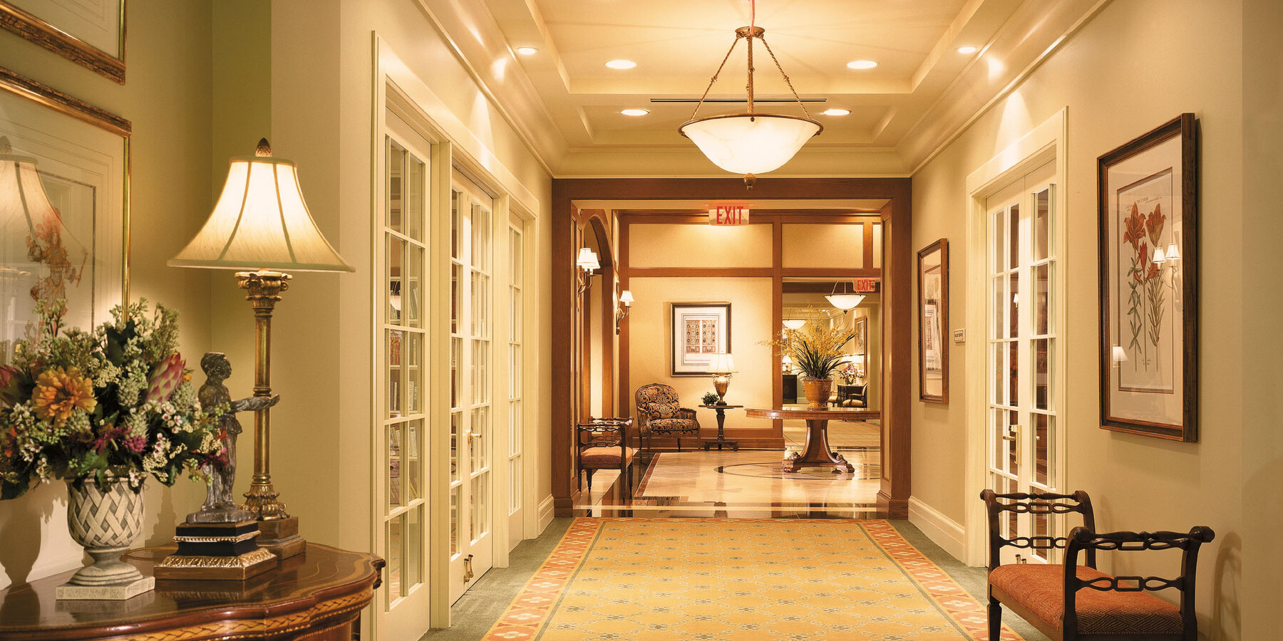 星空官网入口生活星空官网入口与施工 - Vi 位于 The Glen 走廊，配有长凳