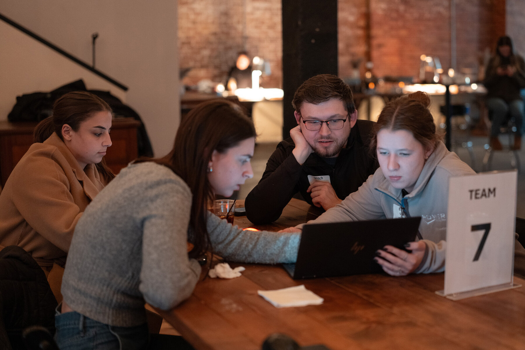 PE Jeopardy 挑战赛中的权力员工