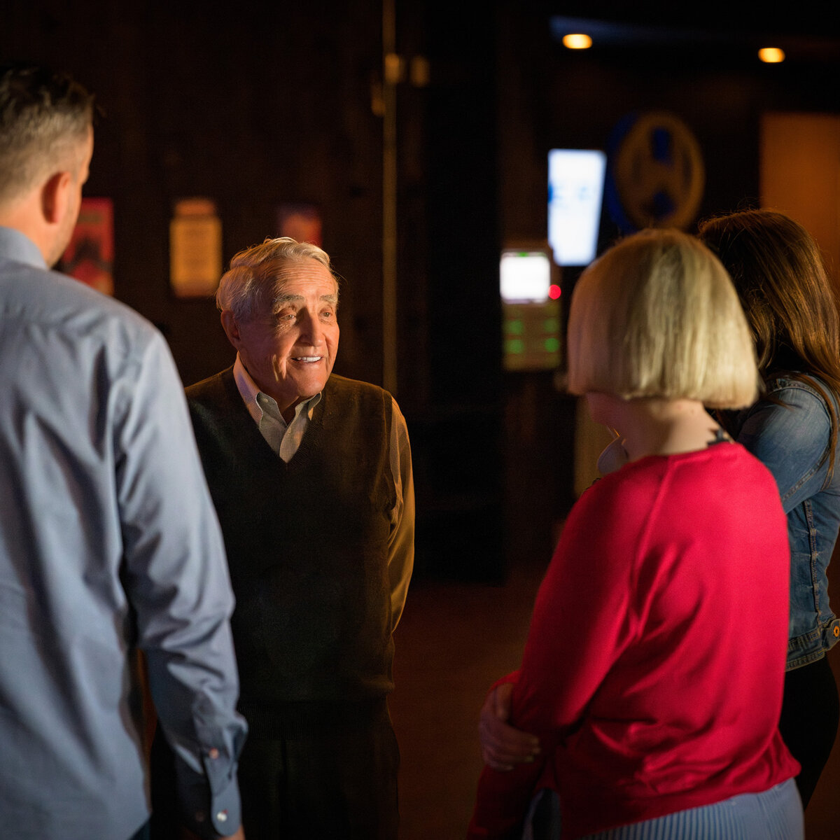 艾尔·戈尔曼在年会上