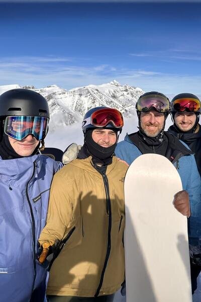 乔和家人在户外