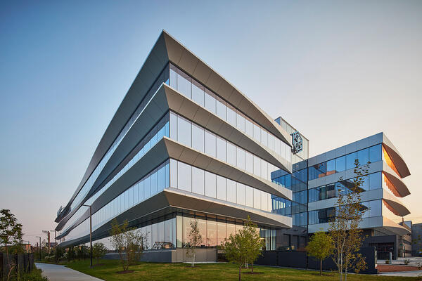 办公室建设和装修 - 1515 W Webster 外角景观