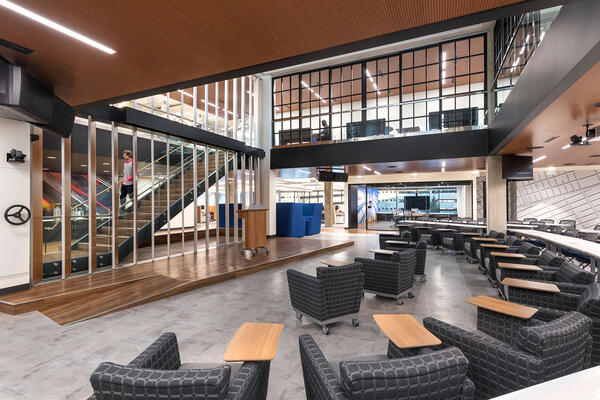 室内建筑公司 - Atlas Financial 室内会议空间