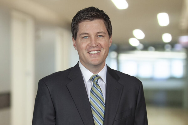 布莱恩·赫罗德电梯走廊