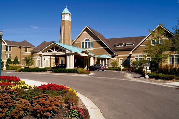 高级生活设计与施工 - Vi at The Glen 外立面和车道